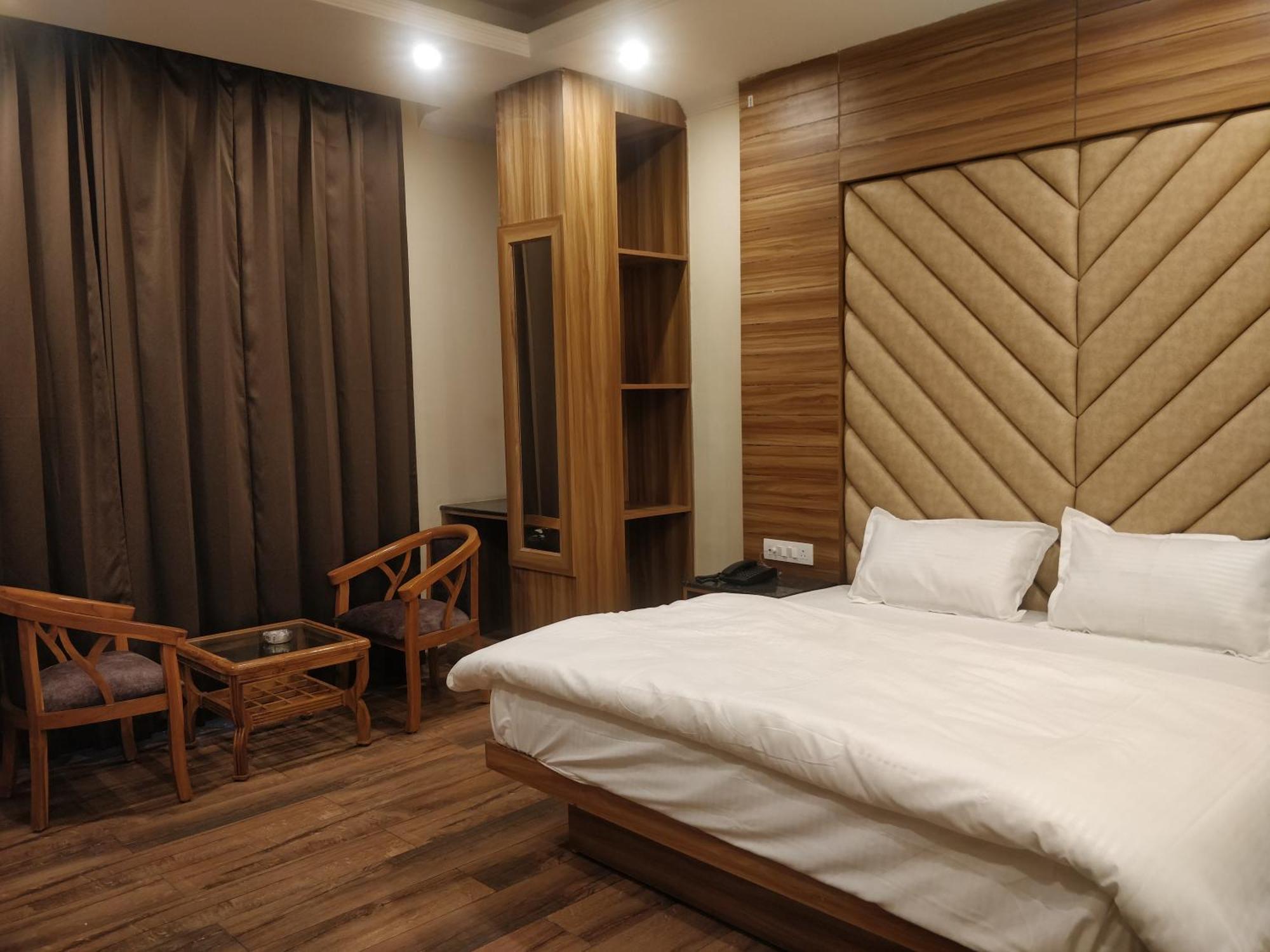 Pinnacle Vesta Homestay Массури Экстерьер фото