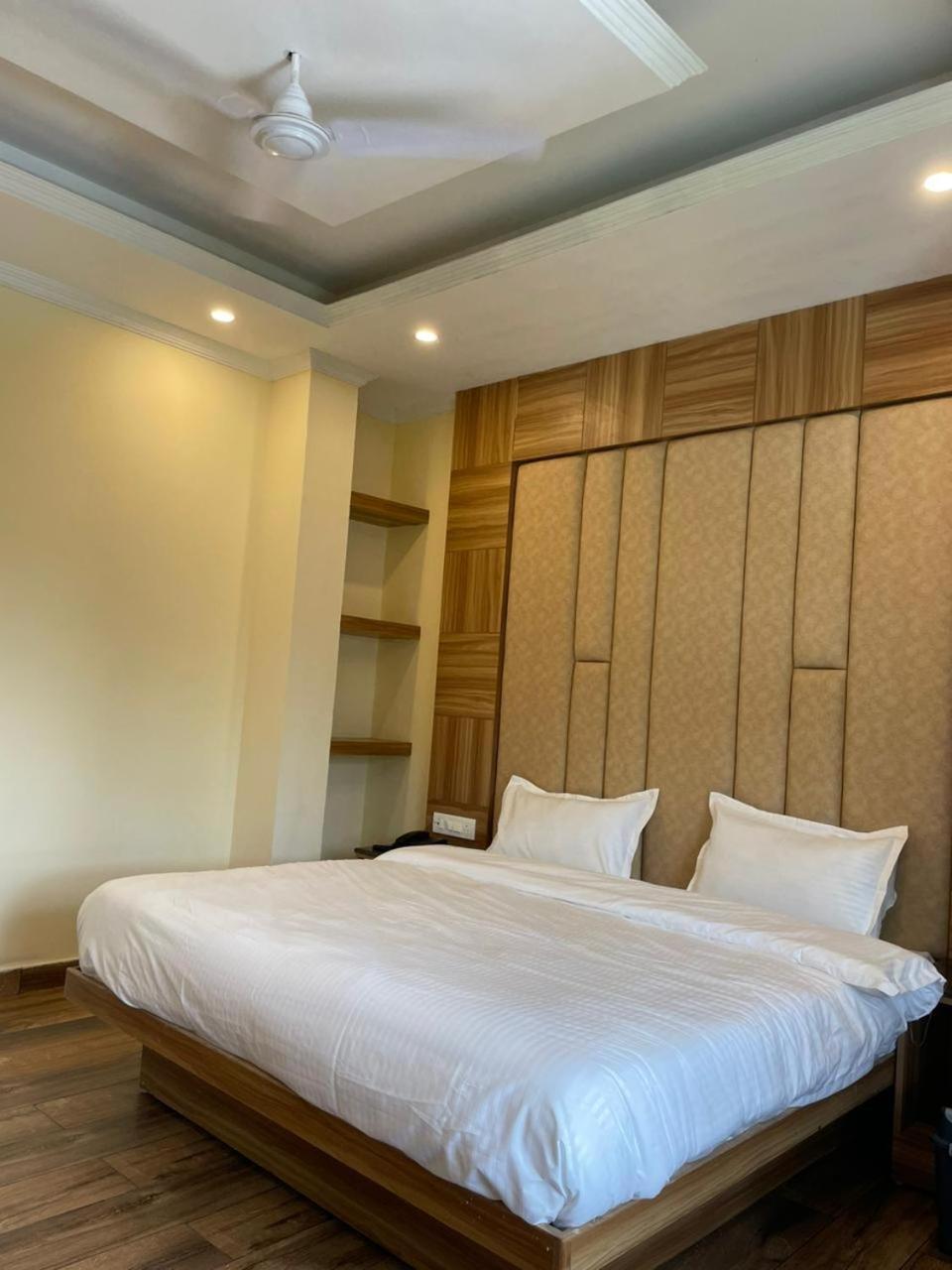 Pinnacle Vesta Homestay Массури Экстерьер фото