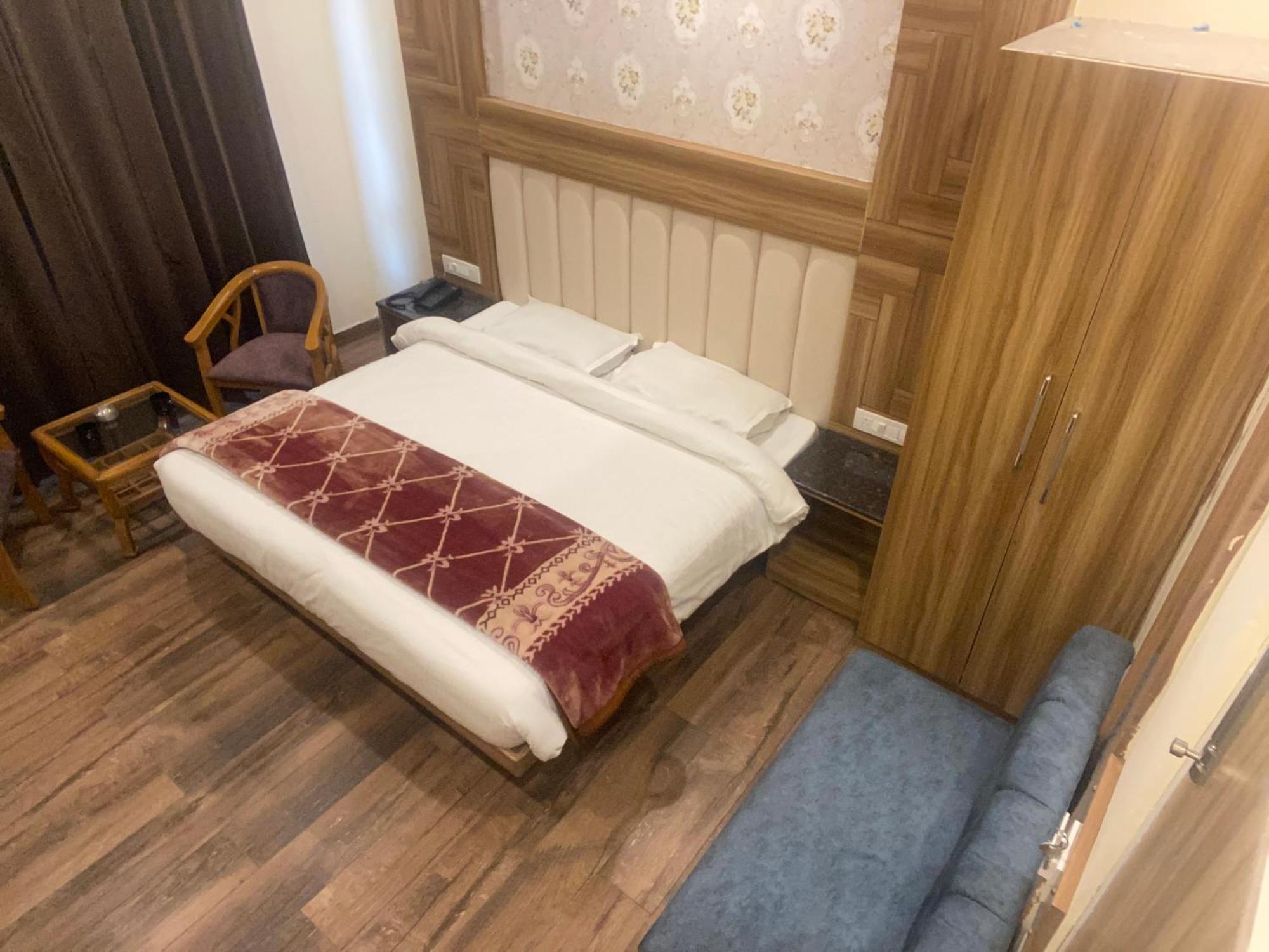 Pinnacle Vesta Homestay Массури Экстерьер фото