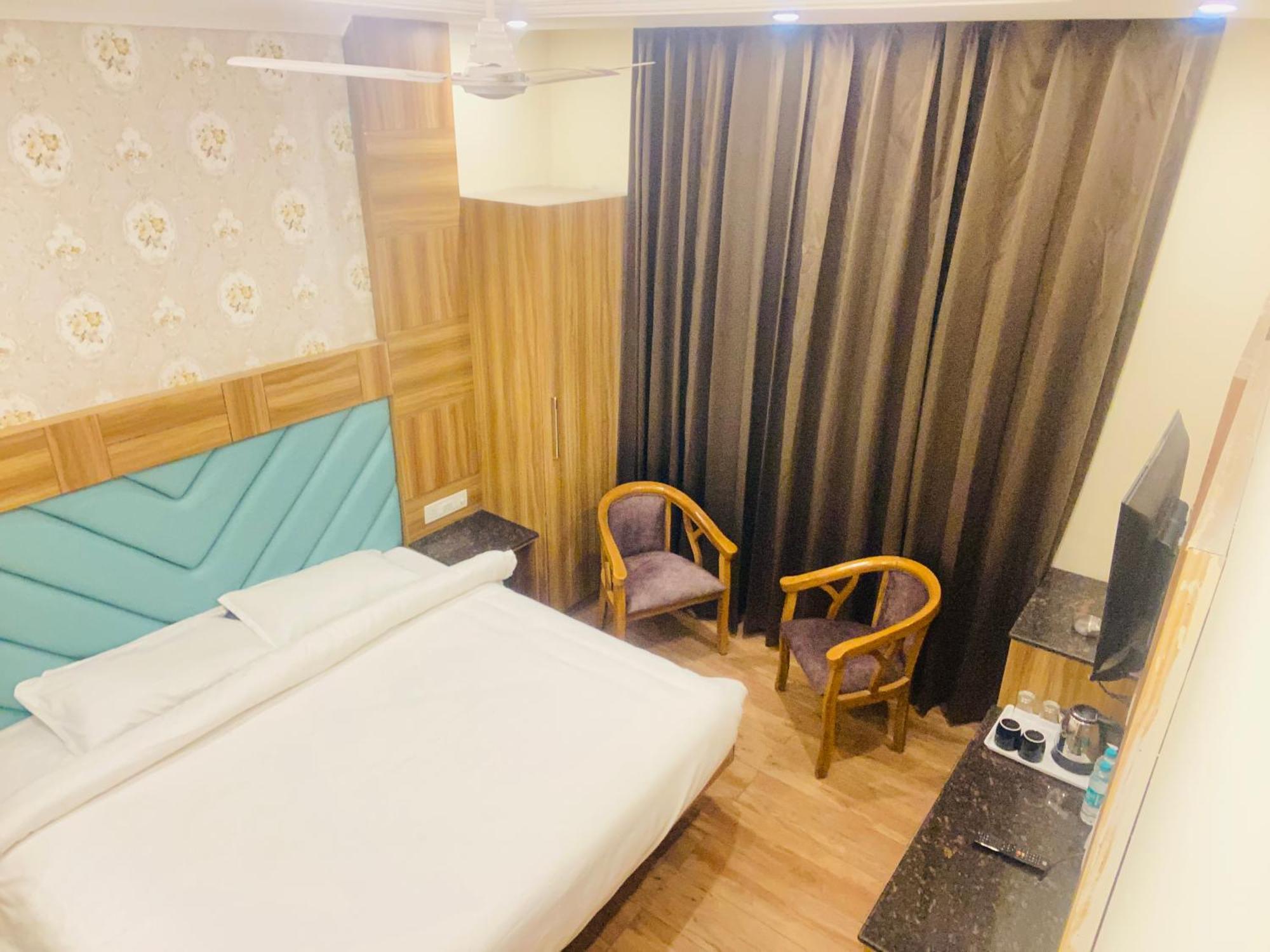 Pinnacle Vesta Homestay Массури Экстерьер фото