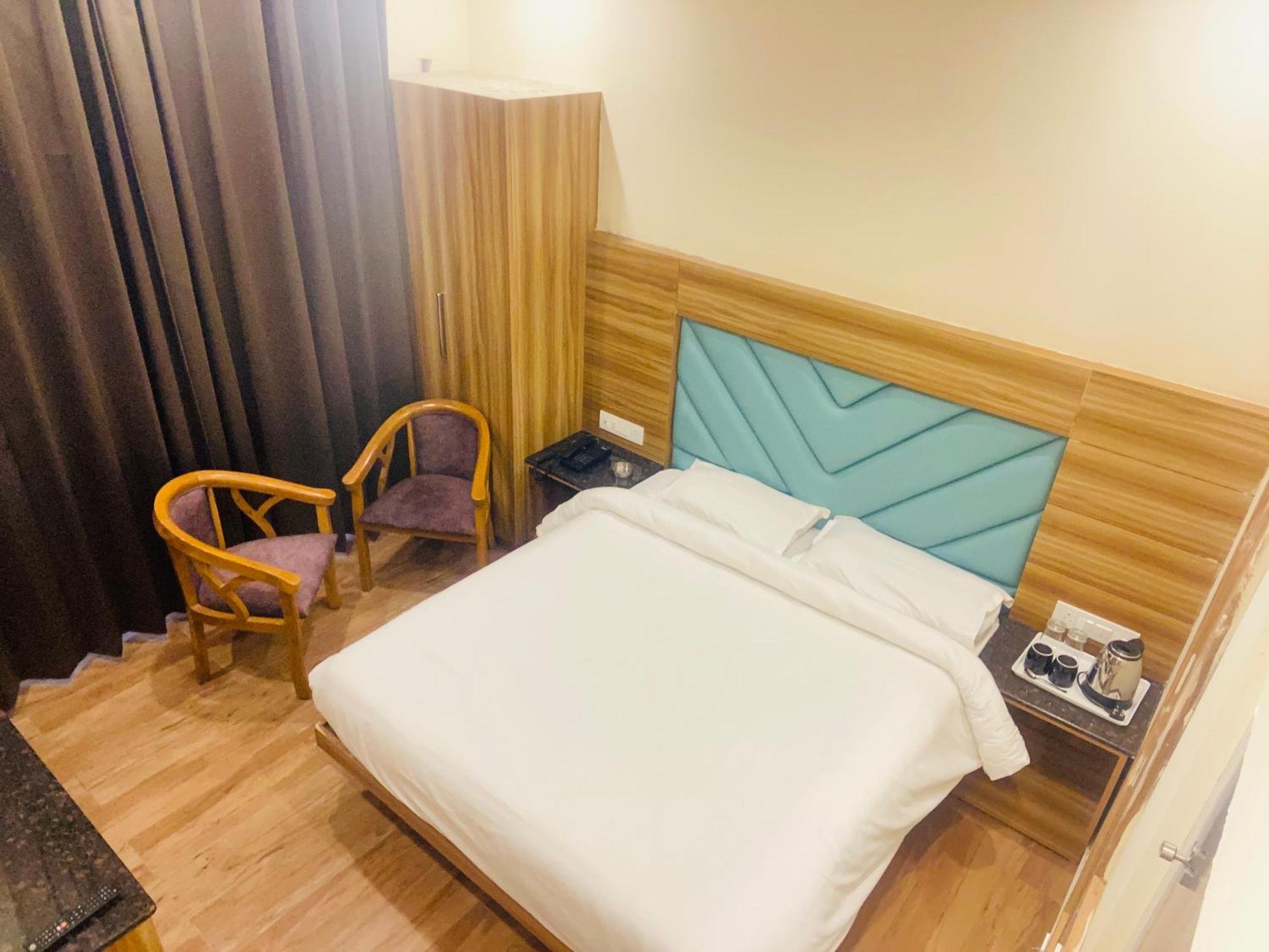 Pinnacle Vesta Homestay Массури Экстерьер фото